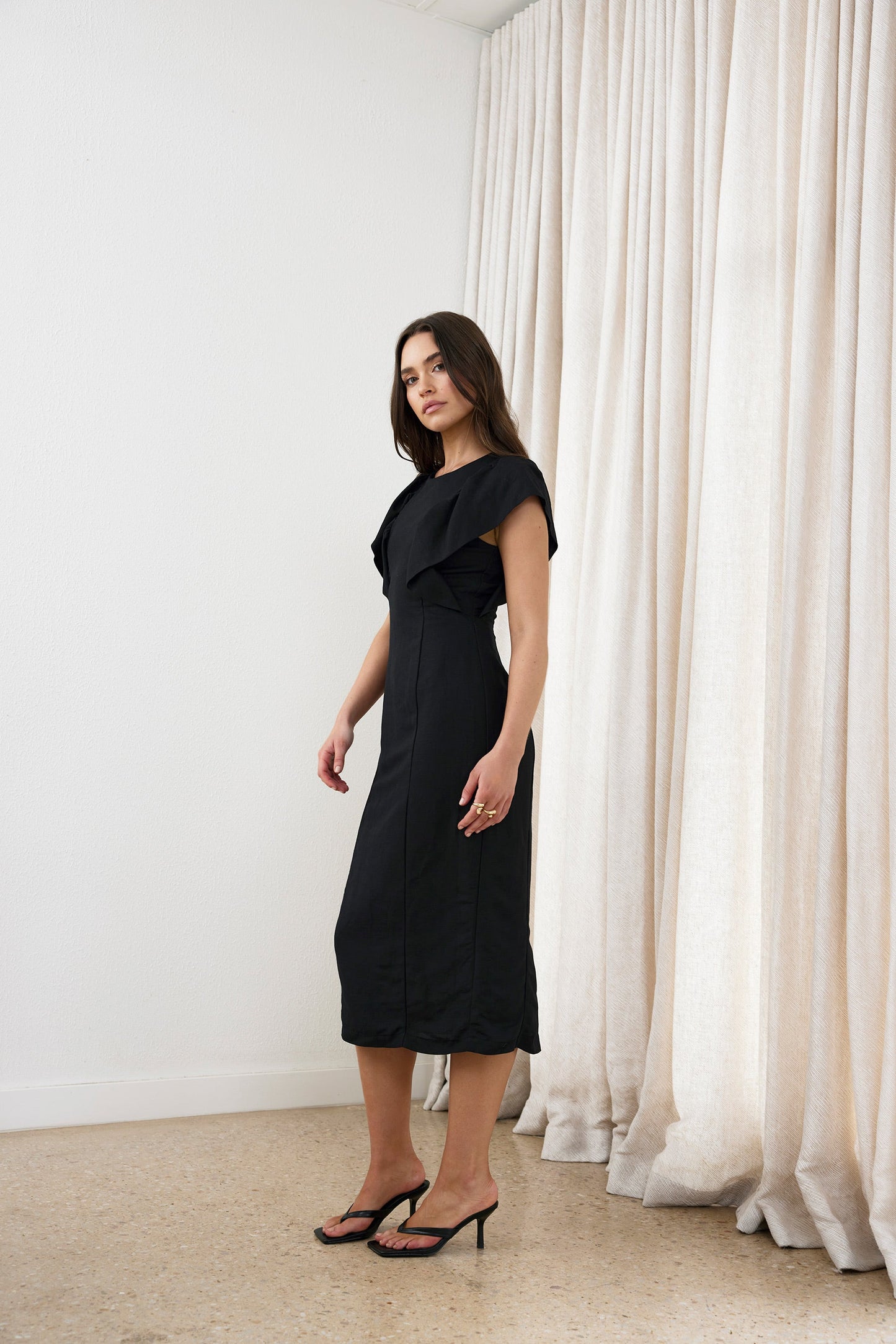 Black Unwind Linen Midi Dress